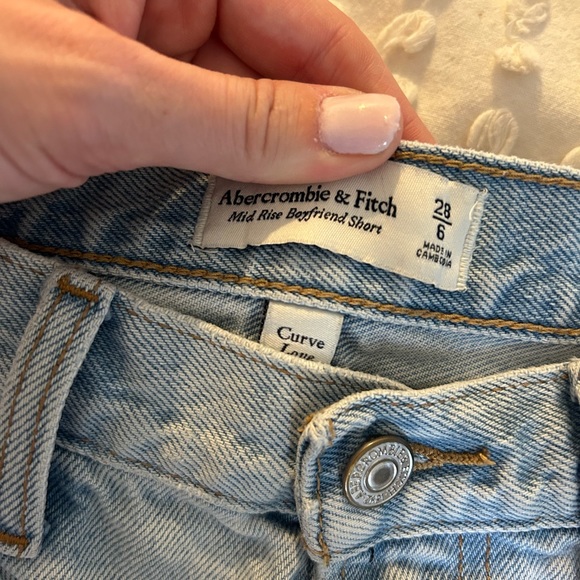 Abercrombie mid rise boyfriend shorts (curve love) - Picture 2 of 3